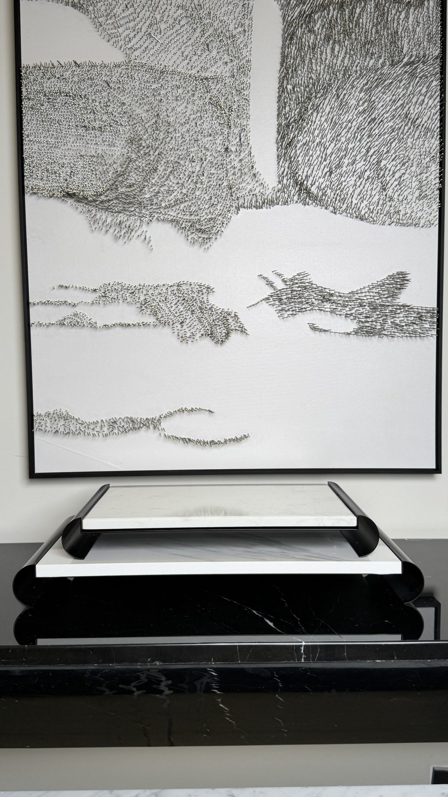 Elegant Marble Display Stand - الصورة 4