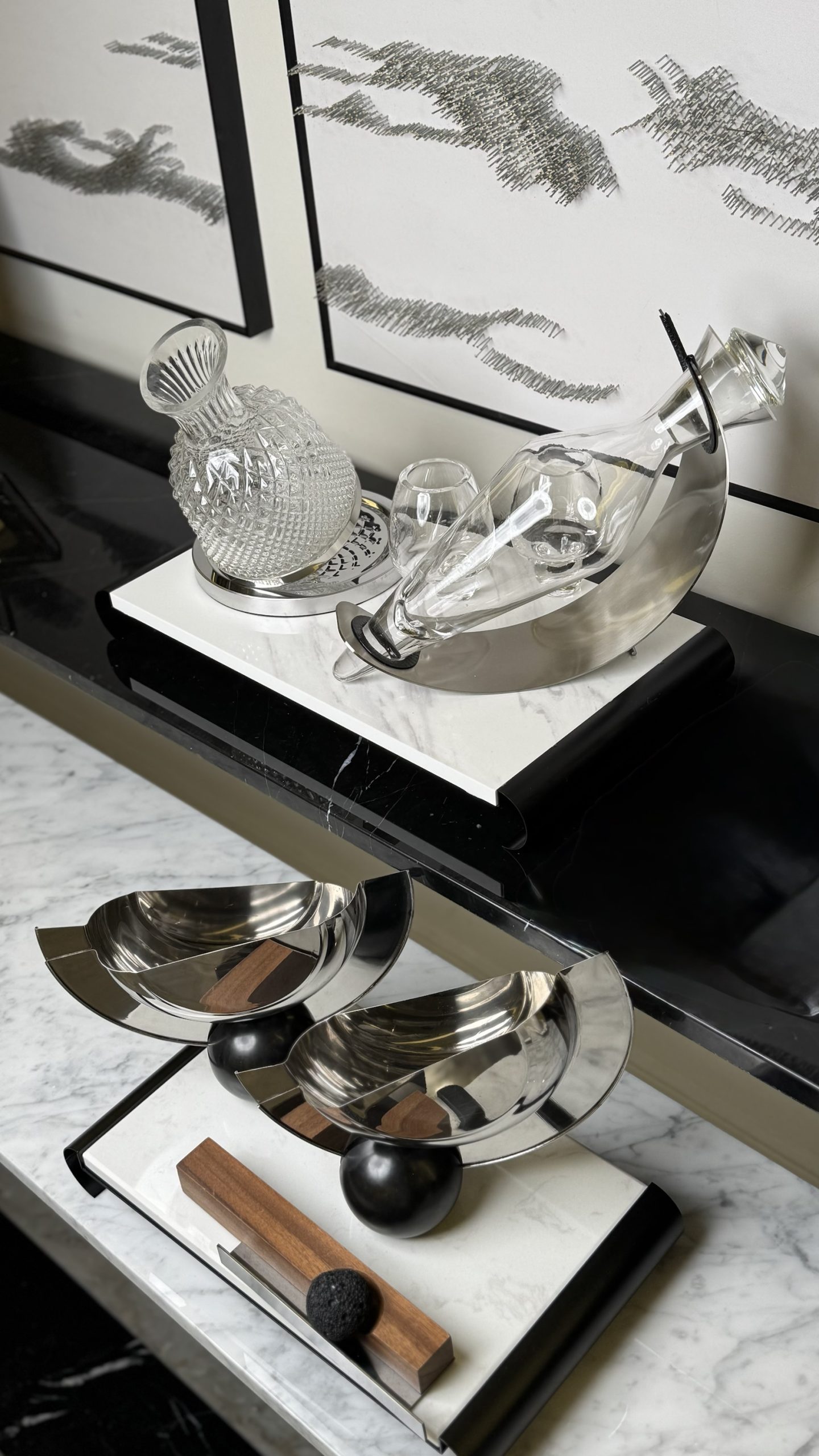 Elegant Marble Display Stand - الصورة 2